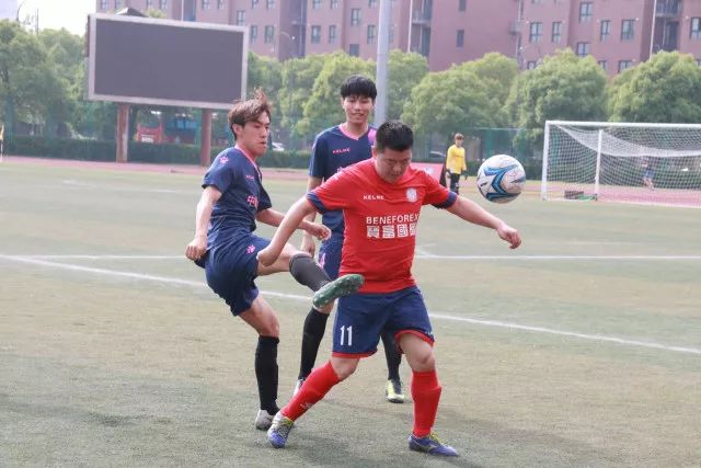 李帅炮轰前申花助教 直言他向队员借钱至今不还